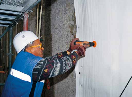 P45 Kruitschiethamer voor speciale bevestiging in tunnels Zie pag. 2 Hoge impact lichtgewicht draagkoffer, veiligheidsbril EN166: B, schoonmaakdoekje, reiniging borstels, smeerolie, handleiding.