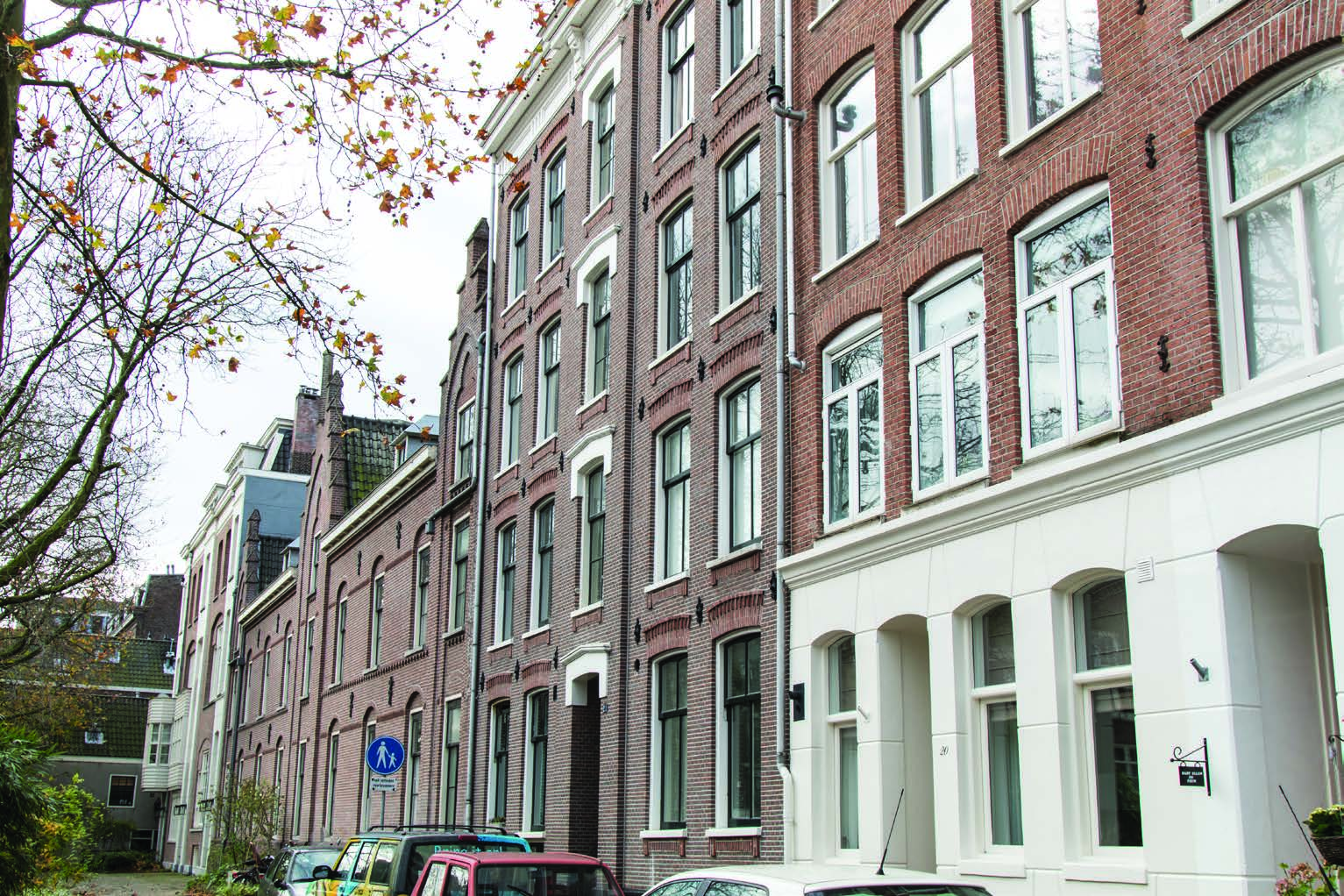 PAND & LIGGING Marnixstraat / Westerkade 16 PAND & LIGGING De studio appartmenten zijn zeer centraal gelegen tussen de Rozengracht, de Nassaukade en de Brouwersgracht.