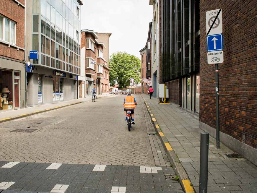 Dit is een straat met eenrichtingsverkeer, behalve voor fietsers.