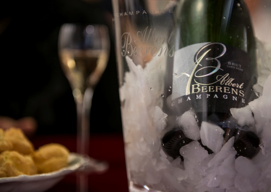 Champagne Beerens Dit familiale domein werd gesticht in 1860 en is gelegen in het hart van de Aube, in de Côte de Bar. Vandaag is het domein in handen van Anne-Laure Beerens.