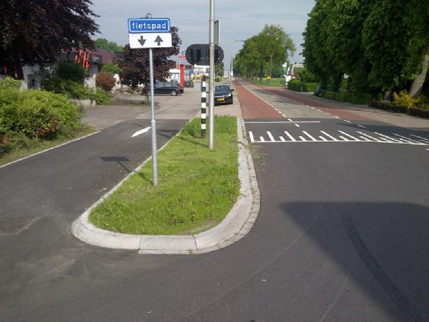 Brug Kloosterdijk Het vrijliggend fietspad langs de Kloosterdijk heeft in de nieuwe situatie een onverplichte status.