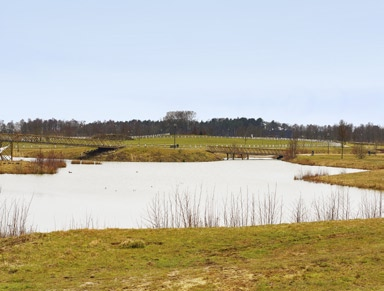 Omgeving: Waterwereld 76 is gelegen in het deelplan Waterrijk van Meerhoven. Dit gedeelte van de wijk wordt gekenmerkt door zijn ruime opzet en eigentijdse architectuur.