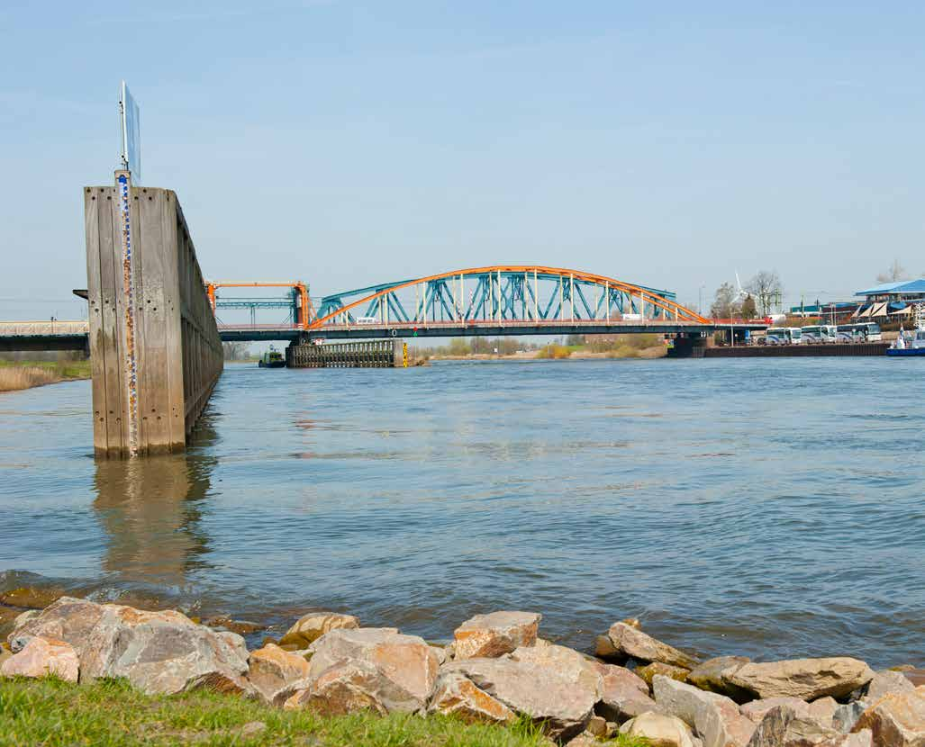 Hoofdstuk1 Waterinnovatie in de IJssel-Vechtdelta De titel van dit boekje De derde Rivier gaat over de ontdekking van de derde rivier - de onzichtbare grondwaterstroom - die onder de