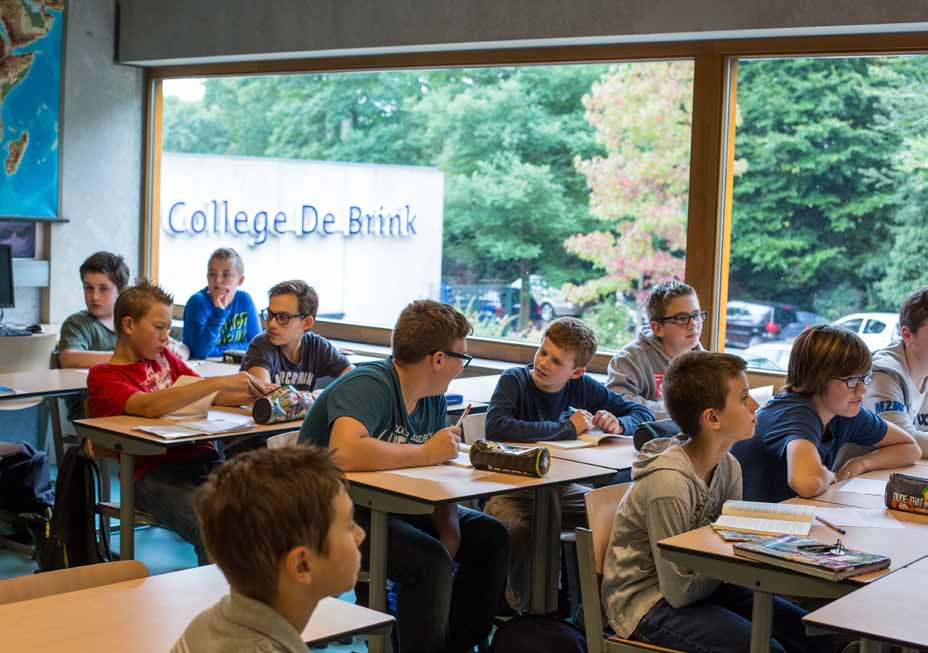 Voorwoord Het breedste aanbod in de regio! Kiezen voor College De Brink is kiezen voor een gestructureerde, veilige en kansrijke leeromgeving.