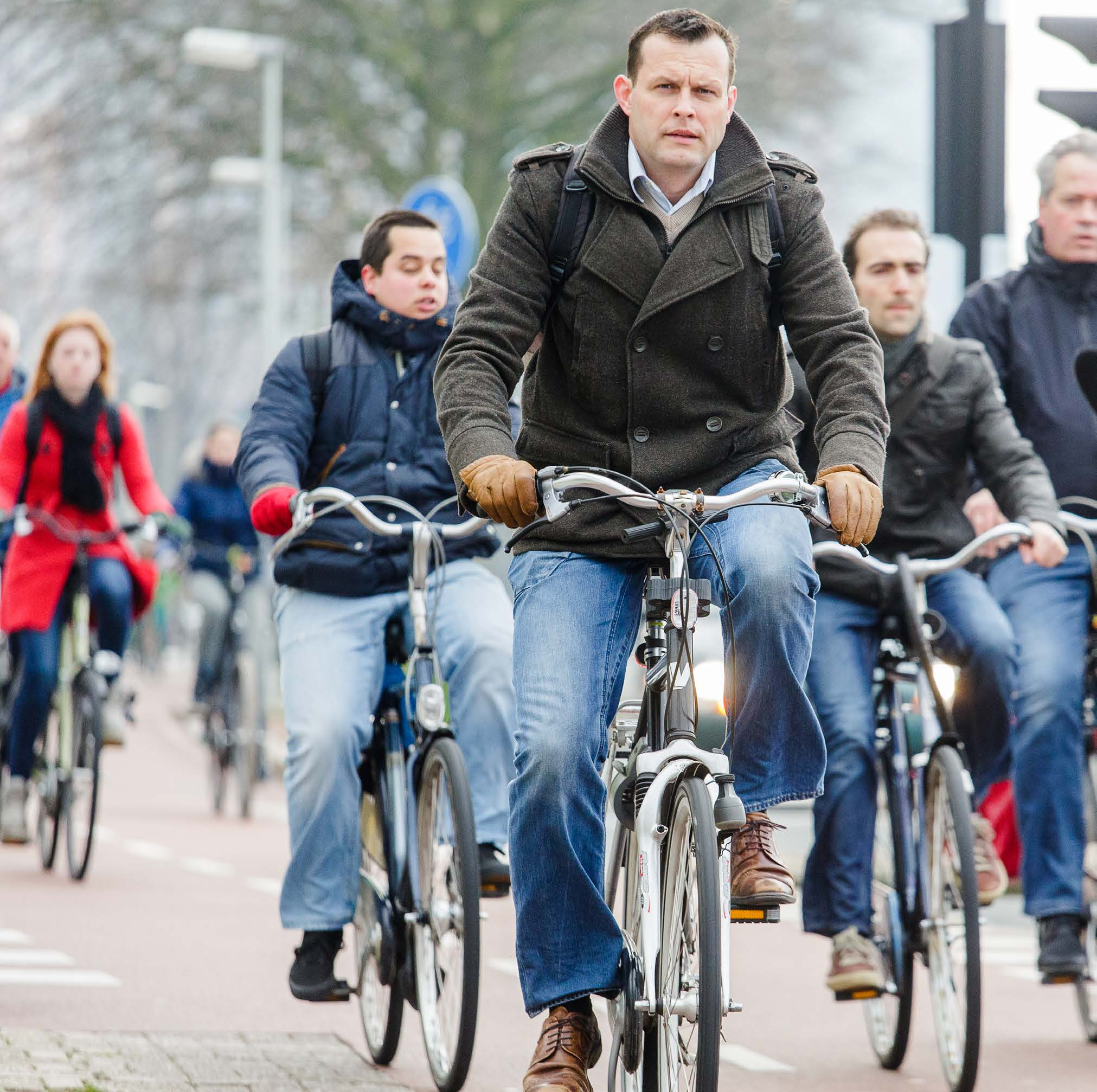 Gebruikers van het fietspad in de stad