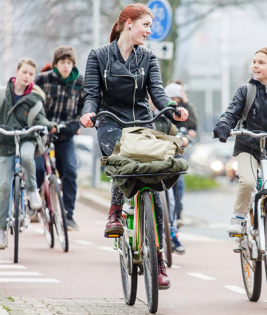 4. Tot slot In grote steden is het in de ochtendspits behoorlijk druk op een aantal fietspaden. Juist op momenten en locaties van drukte moet de infrastructuur voldoen aan de richtlijnen.