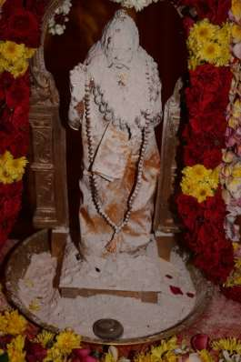8 Prema Ananda Vahini APRIL 2016 Processie met Nataraja en Shivagami Voor de eerste keer werden dit jaar in de vooravond van Mahashivaratri de beelden van Nataraja en Shivagami in processie