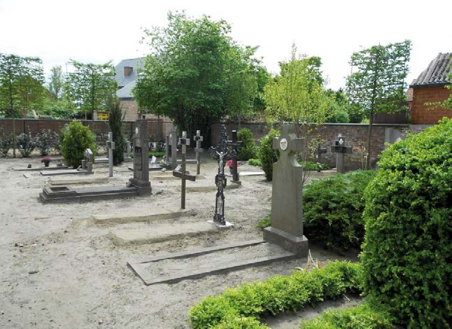 Oostzijde van het kerkhof van Wolfsdonk Het kerkhof van Wolfsdonk, zowel de graven als de ommuring, is sinds 2012 erkend als waardevol door de provincie Vlaams-Brabant.