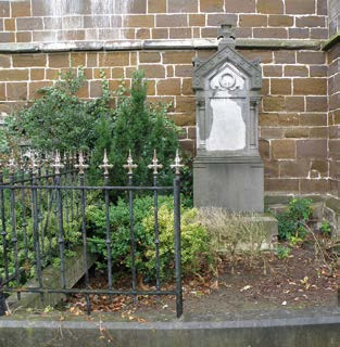 Kerkhof van Langdorp (2014) RECONSTRUCTIE EN BEPLANTING GRAFTUIN In een aantal gevallen kan de deksteen van een graf vervangen worden door een graftuin, zij het dat een zerk doorgaans deel uitmaakt