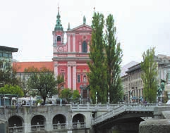 Franciscaner Kerk in Ljubljana (Slovenië). Uitbreiding De Europese Unie is op 1 mei 2004 uitgebreid met maar liefst tien nieuwe landen.