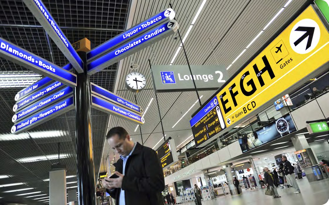 Concurrentiepositie Concurrentiepositie Ondanks de economische tegenwind in de wereld mochten wij in 2012 op Amsterdam Airport Schiphol 51 miljoen reizigers verwelkomen, een toename van 2,6%