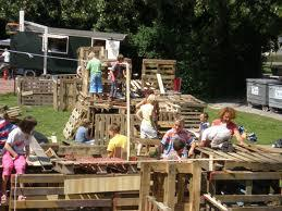 Week 6 maandag 18-08. dinsdag 19-08 en woensdag 20-08!!!Hutten bouwen!!! Hebben jullie zin om 3 dagen met anderen kinderen hutten te bouwen.