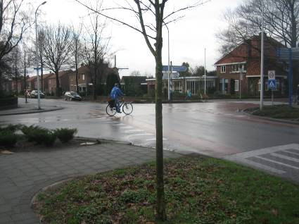 Kruispunt Prinses Beatrixstraat - Goorsestraat, Markelo Snelheidsregime 5 Verkeersongevallenlocatie en matige verkeersafwikkeling in de spitsuren.