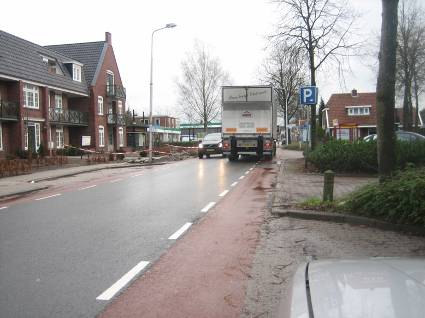 Wegvak Grotestraat (gehele centrum), Markelo ETW Snelheidsregime 3 Winkelcentrum sknelpunt Te hoge verkeersintensiteit i.c.m. beschikbare ruimte en woonfunctie plus winkelfunctie.
