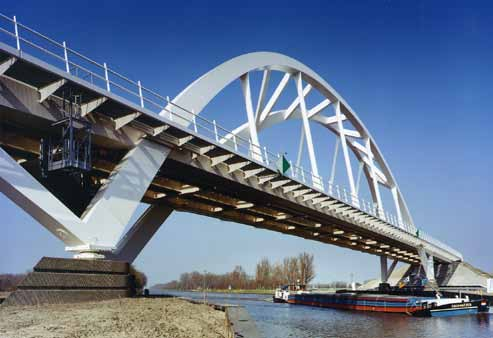 8 ARCADIS Zuidhorn Spoorbrug over het van Starkenborghkanaal Vormgevingsdocument Voorontwerp Architectuurvisie Uitdaging Ontwerpproces Maakbaarheid De opgave betreft het ontwerp van een enkel-spoors