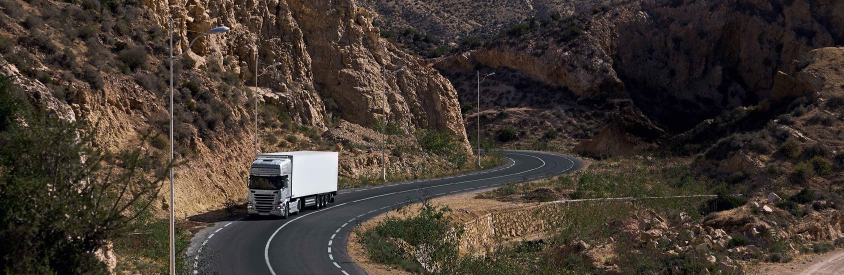 Steeds vooruit gaan. Uw truck hoort op de weg. Daar is uw bedrijf actief. Maar maximale bedrijfstijd is meer dan uw voertuigen in perfecte conditie houden.