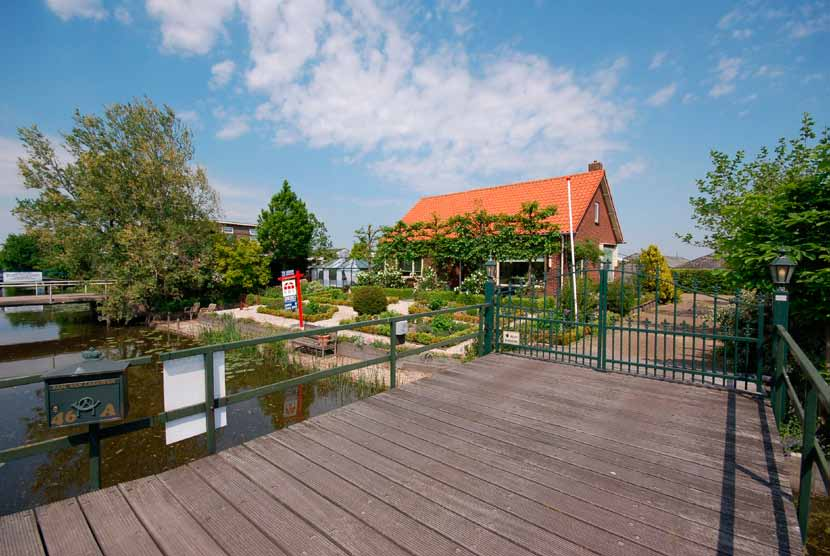 s-gravendamseweg 46A Voorhout Aan doorgaand vaarwater Algemeen: - Bouwjaar 1965. - Totaal grondoppervlak 873m2. - De woning is in 2005 smaakvol gemoderniseerd en gerenoveerd.