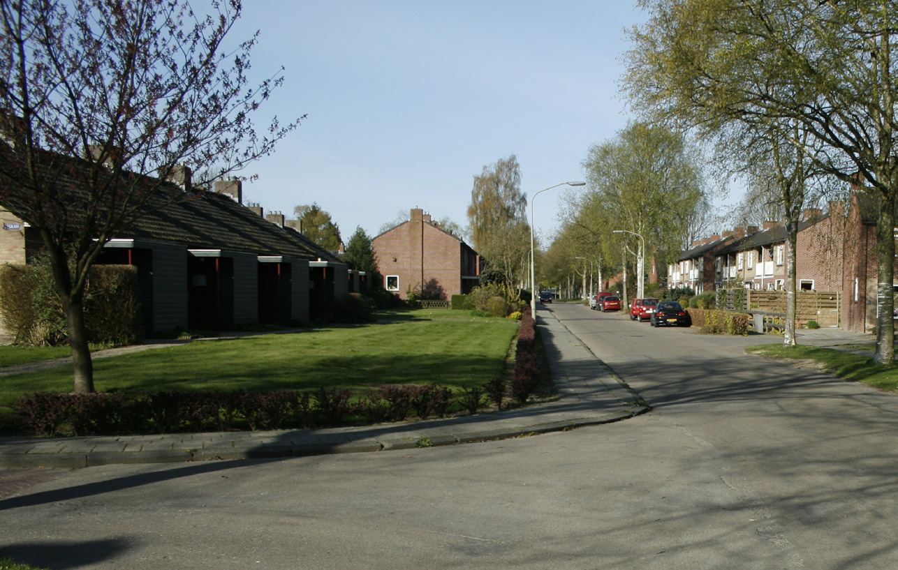 3.2 Stedenbouwkundige opzet De huidige woningen staan op diepe percelen, waarvan het grootste deel achtertuin.