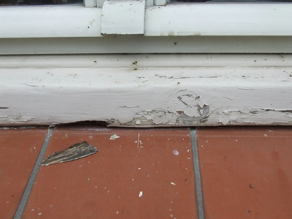 Natuurlijke gebreken in hout Knoesten Knoest verwijderen + onderzijde onderdorpel herstellen V5. Behandelen van natuurlijke gebreken zoals kwasten en noesten.