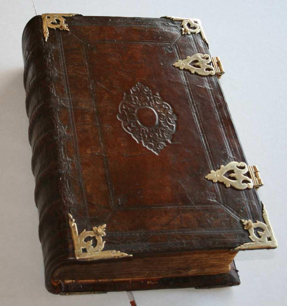 11 De colofon in de aangeboden Statenbijbel bij Maleachi 4. Hier wordt het jaartal 1636 genoemd. Statenbijbel gedrukt bij Smient in Dordrecht in 1665.