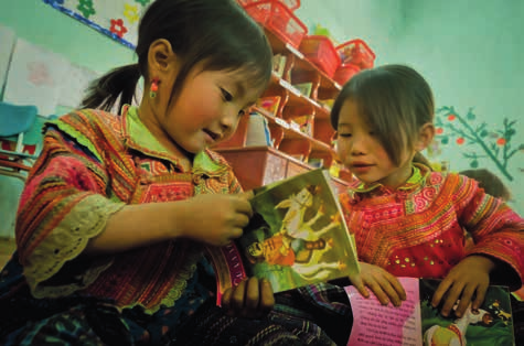 Foto: Plan Een goede start in het leven Vietnam Kinderen van etnische minderheden naar de kleuterklas Het gaat al enkele jaren goed met het basisonderwijs in Vietnam: bijna alle kinderen gaan naar de