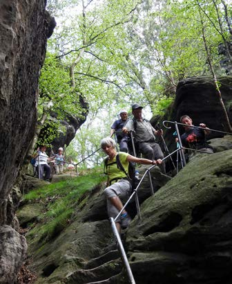 68 het program met als afsluiter het bezoek met gids van de Festung Königstein. Via trappen van spoorbielzen, stenen trappen en ijzeren ladders, gaat de klim steeds smaller en steiler omhoog.