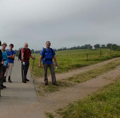 met bessenporto uit zijn rugzak te toveren. Onze Eifelblick benevelt. Dit belet ons niet om op een veilige manier af te zakken naar ons vertrouwde terras in Bleialf waar we nogmaals doorzakken.