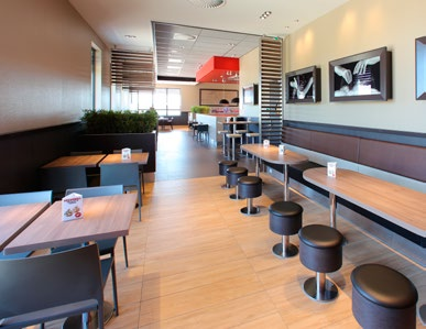 Portfolio KFC restaurant Restaurantketen KFC opende begin september in Sittard-Geleen de deuren van haar 47ste restaurant in Nederland.