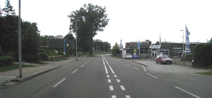 2 PLANBESCHRIJVING 2.1 Huidige situatie De Zutphenseweg (N348) tussen de kernen Gorssel en Eefde betreft een eenbaansweg met een snelheidsregime van 80 km/uur.