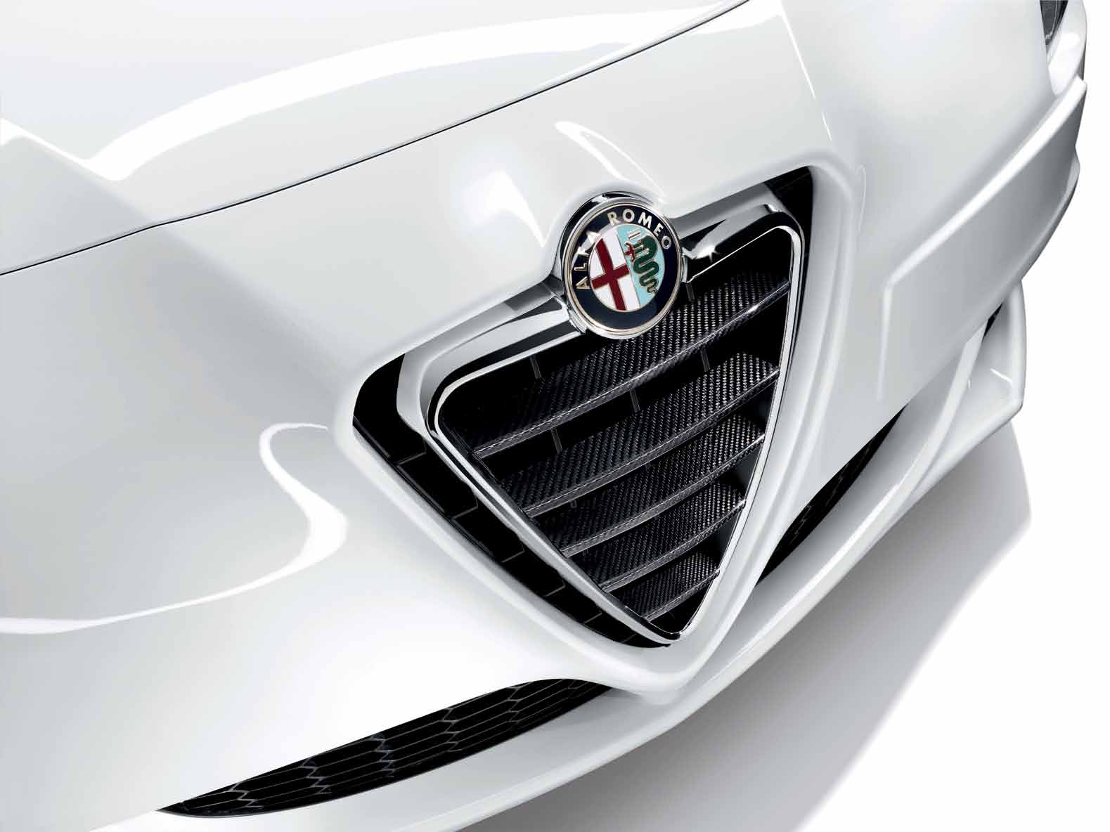 www.alfaromeo.nl Dealerstempel De gegevens, beschrijvingen en illustraties in deze brochure zijn niet bindend.