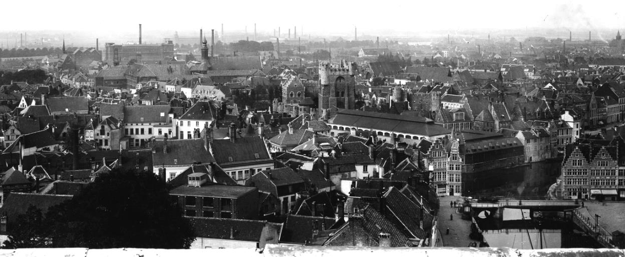 Het poortgebouw was reeds in handen van de stad in 1872. In 1883 besliste de laatste eigenaar zijn fabriek te sluiten.