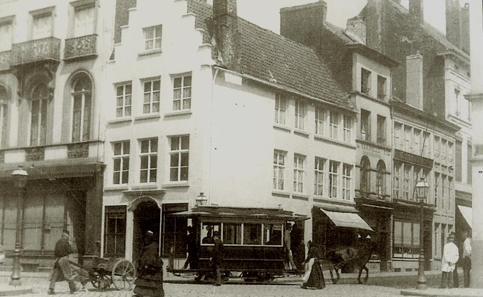 De Midi op de hoek Veldstraat met de zonnestraat voor en tijdens de afbraak in 1927 op deze plaats bouwde men Samdam winkel.