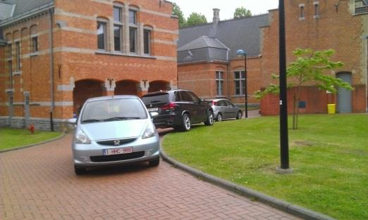 Complex Rommelaere wildgeparkeerde auto s naar Padua parking parking Padua: 50 pl waarvan 25 vrij grootste deel van auto s naar Paduaparking en groenzone uitbreiden buitenparking Rommelaere: