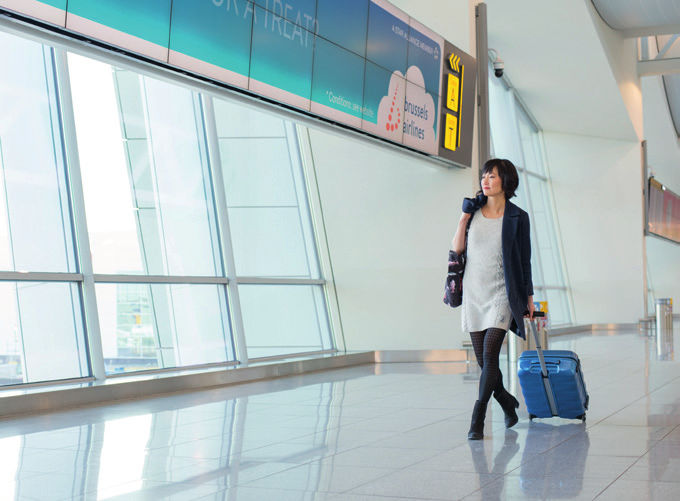 STAP 1 VOOR JE THUIS VERTREKT Zorg ervoor dat je alle reisdocumenten meeneemt naar de luchthaven. Controleer nog even tot wanneer je identiteitskaart of je internationaal paspoort geldig is.