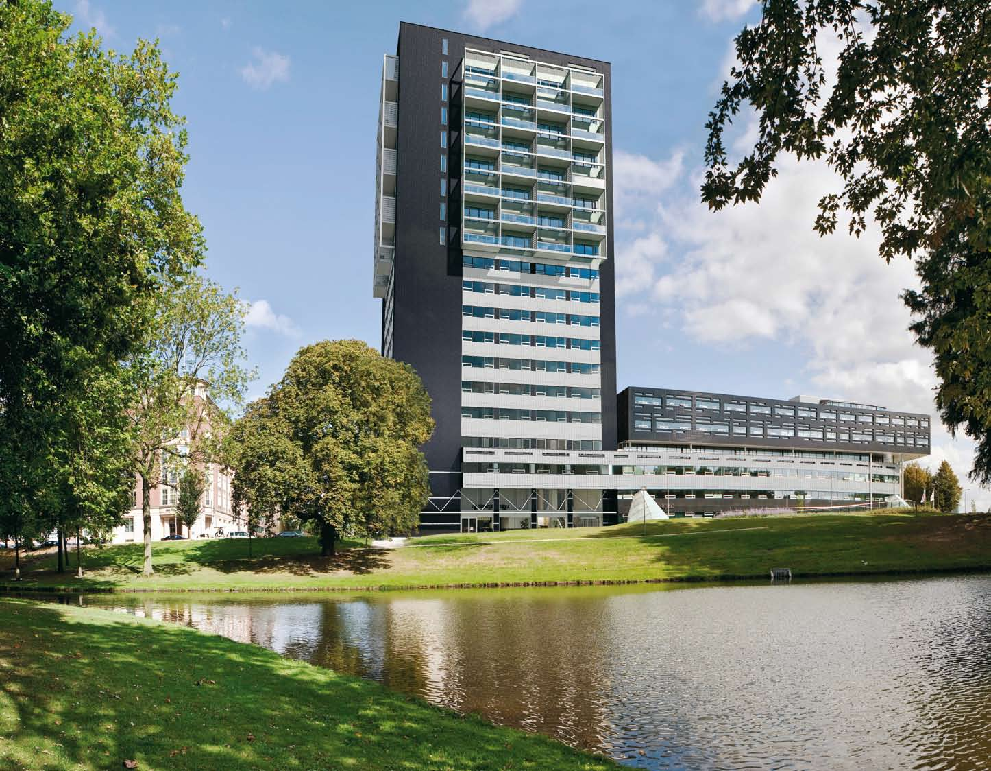De stad, de Maas en Het Park. een locatie met overdonderende schoonheid Wonen tussen kunst en cultuur met o.a. Wereldmuseum, Boymans van Beuningen en de Kunsthal op loopafstand.