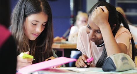 BEGELEIDING EN ONDERSTEUNING De leerlingbegeleiding op het Valuascollege bestaat uit de volgende onderdelen: Ondersteuning binnen het team De mentor is hierin de spil.