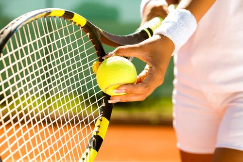 Tennis Groep 4 t/m 8 Doe mee! Tennis leren onder begeleiding van een echte tennisleraar. Kinderen kunnen zich, na schooltijd, omkleden in sporttenue.