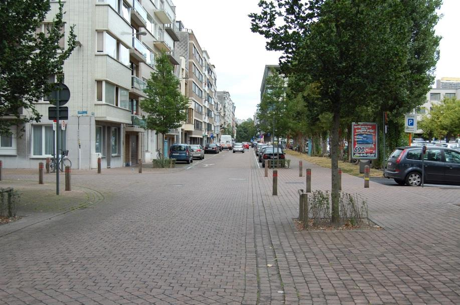 CP6 + regulerend STOCKHOLMSTRAAT - KAIROSTRAAT *Rechts houden en opletten voor de geparkeerde voertuigen (openslaande portieren). *Aan het kruispunt goed uitkijken!