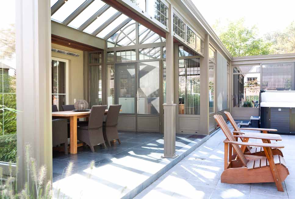 Combinatie van veranda met pergola kan voltreffer zijn! U beschikt over voldoende ruimte rond uw huis? Waarom dan geen combinatie van veranda met pergola overwegen?