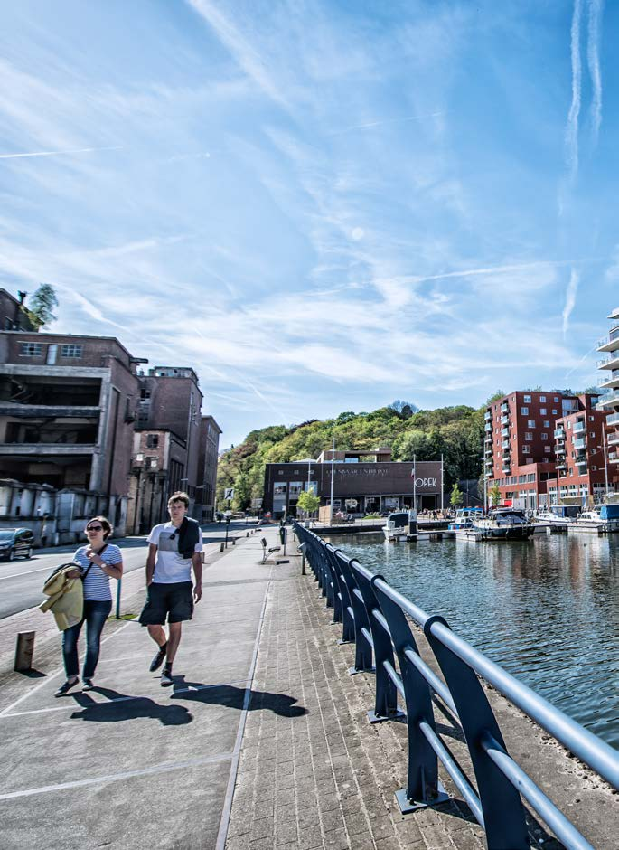 6 STADSPROJECTEN Stadsprojecten De taak van het AGSL op het vlak van stadsprojecten is tweeledig: coördineren en ontwikkelen. Enerzijds coördineert het AGSL grote, ruimtelijke gebiedsontwikkelingen.