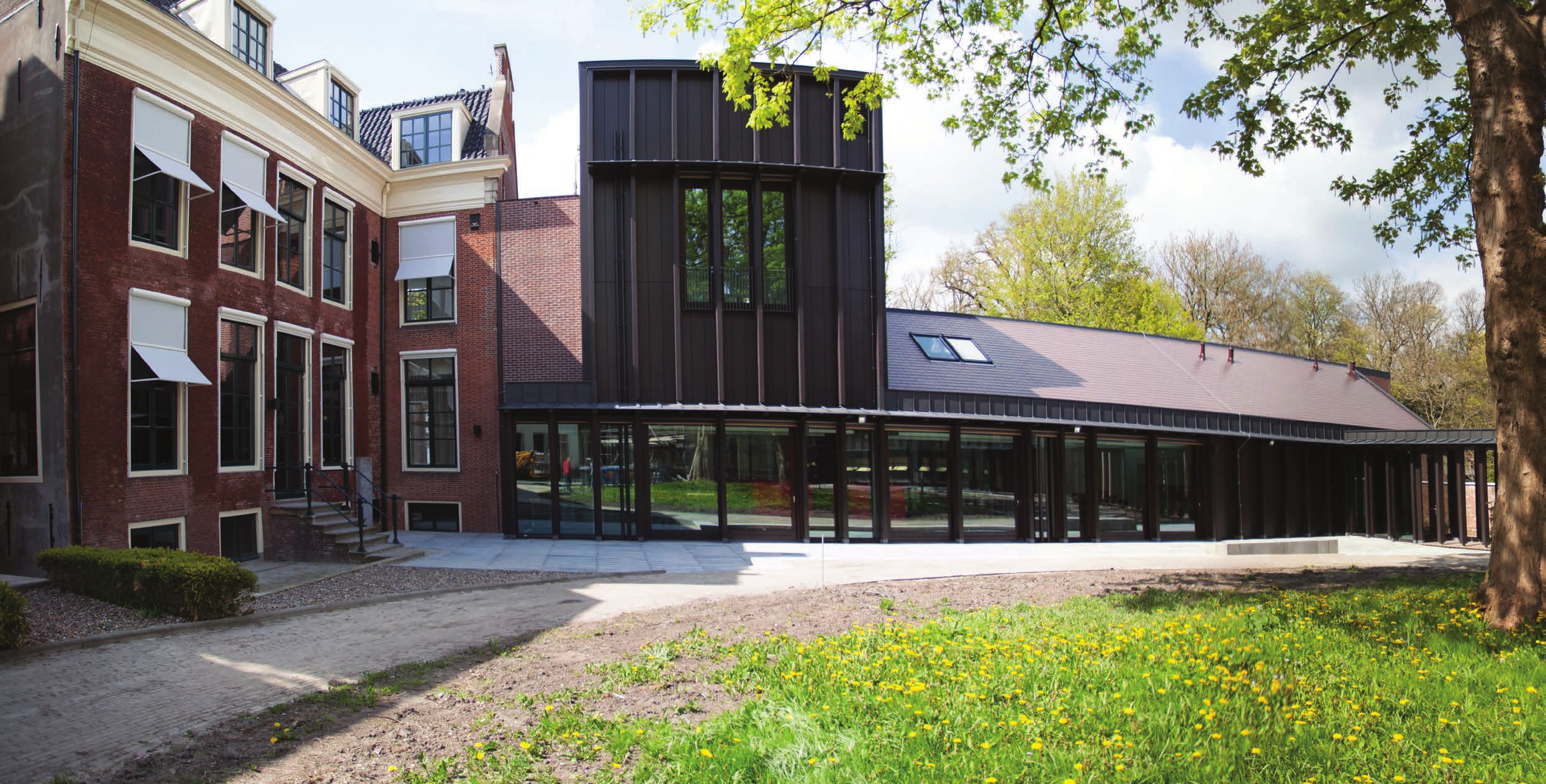 Renovatie, restauratie en nieuwbouw voor de Fryske Akademy ooi dat we met Mnieuwe toepassingen de isolatiewaarde sterk verbeterd hebben - Jelle Teun Terpstra In eendrachtige samenwerking tussen