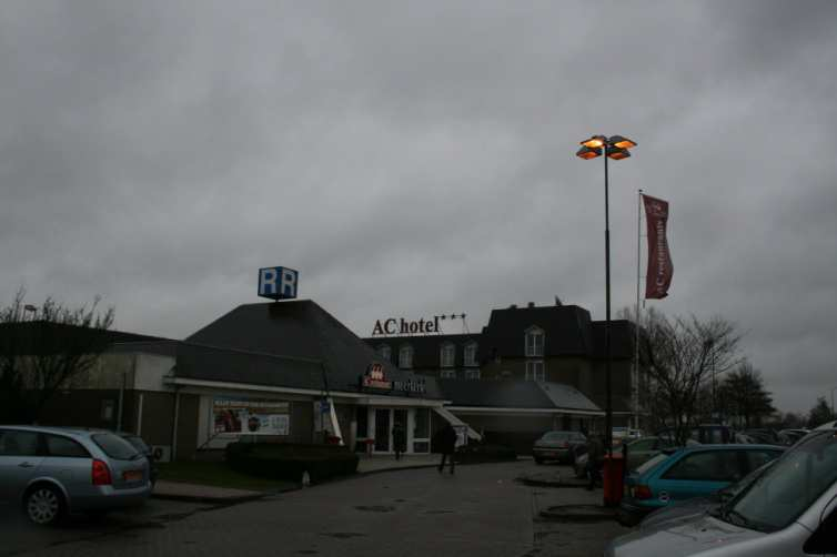 START: AC Restaurant & Hotel Energieweg 116 4231 DJ Meerkerk Tel: 0183-352198 Afstand 1. Neem op de rotonde de 3 e afslag naar Achterkade 800 m 2.