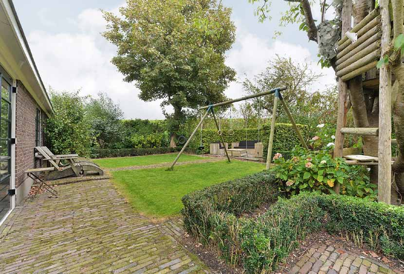 huizen van hoekstra & van eck unieke plek tuin om het huis Middels het grote glas oppervlak in de serre is er altijd een direct contact met de zonnige en groene woonomgeving.