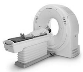 CT-scan Een CT-scan (voluit: computertomografie-scan) is een röntgenonderzoek waarmee het mogelijk is om dwarsdoorsneden van het lichaam te maken.