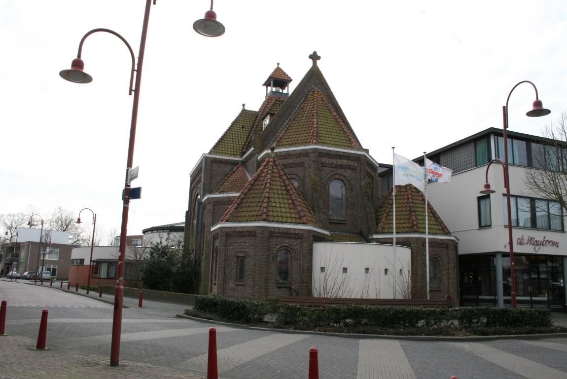 Kerkstraat 10 R.K. kapel, behorende bij het Sint Josefgesticht (Zusters van Liefde), gebouwd 1921.