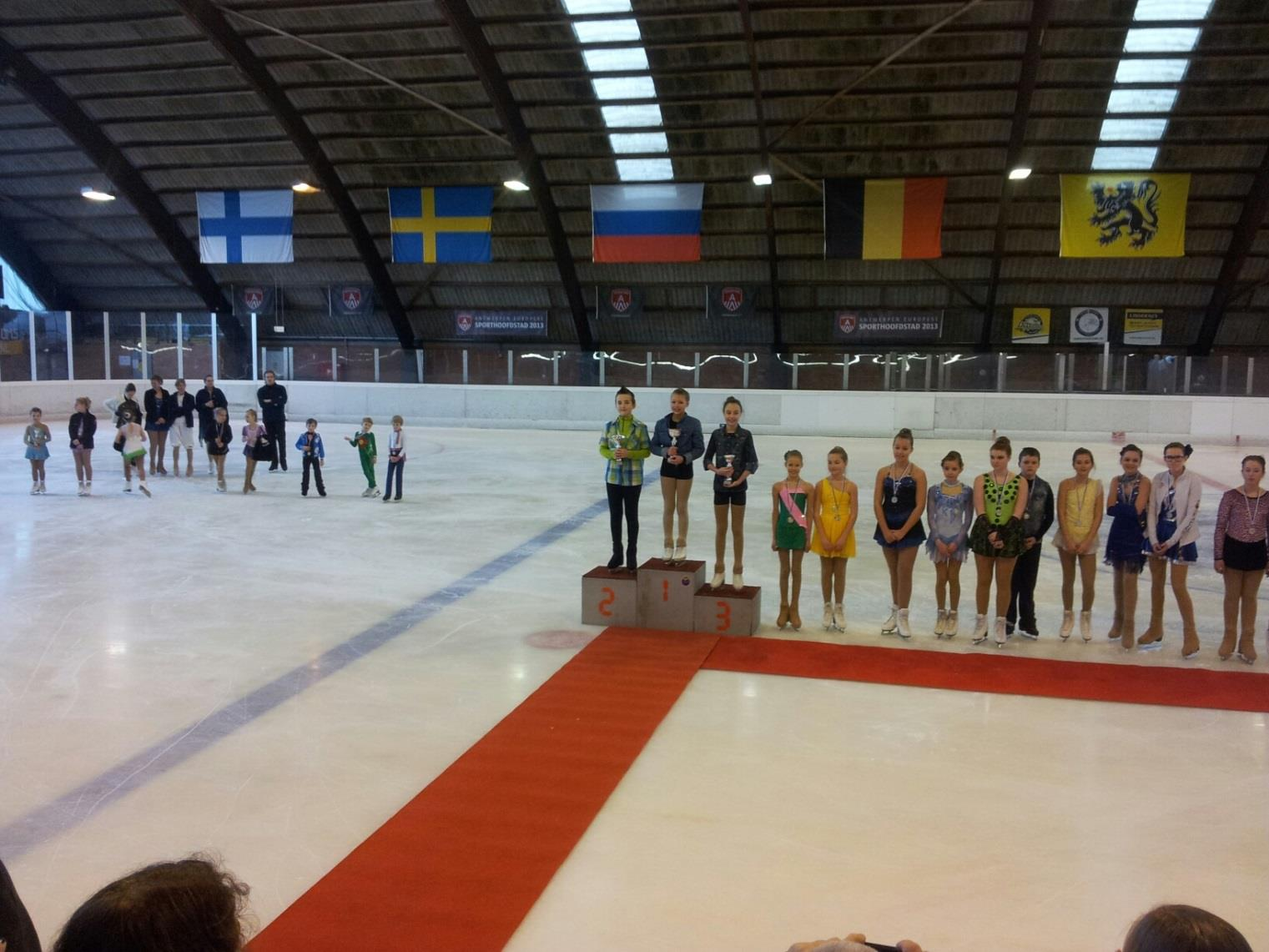 Jolien, Tineke en Shaury namen ook deel aan wedstrijden via hun vorige club. Shaury behaalde haar volgende level en schaatst nu in categorie novice B. Emmi behaalde haar 1ste MIF test.