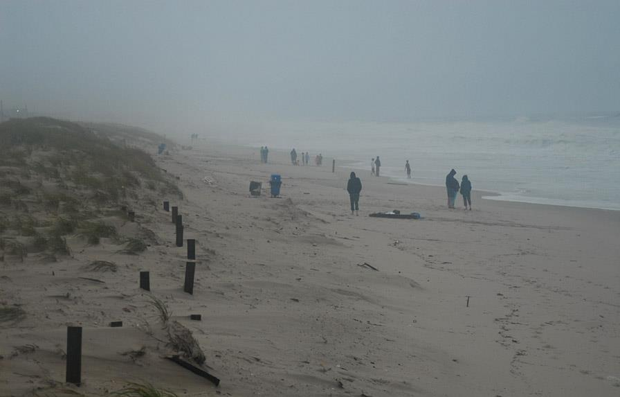 Hoe meer mensen er naar het strand gaan, hoe harder de zon