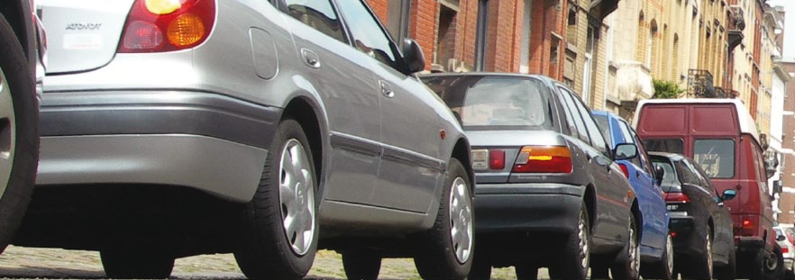 In woonwijken dichtbij het centrum, winkelcentra of P andere verkeers aantrekkende voorzieningen, is vaak sprake van parkeeroverlast.