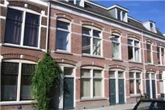 4) Dirkje Mariastraat Locatie: Zuilen (zie kaart) Aantal kamers: 1 Oppervlakte: 27 m2 Prijs: 125.000 (vereist maandinkomen: 2.