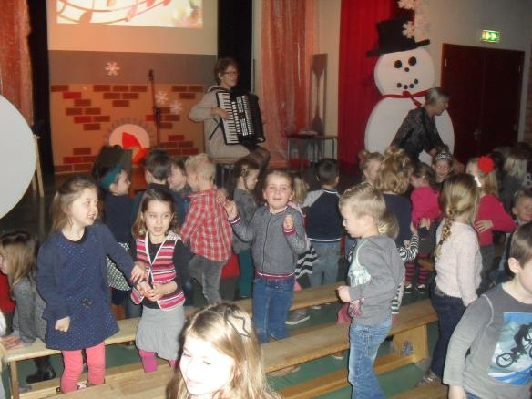 Presentatie kinderraad fietsenprobleem Enige tijd geleden werd er door de kinderen van de kinderraad het agendapunt fietsenprobleem ingebracht.